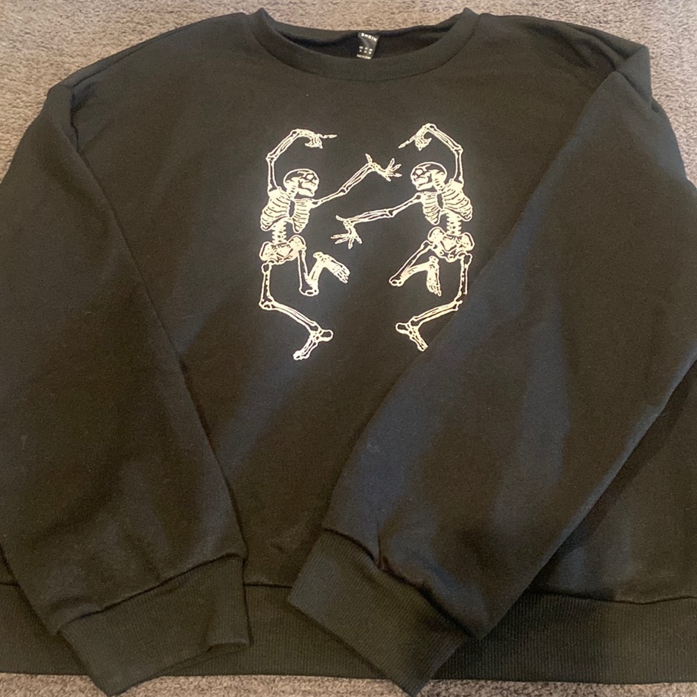 Super soft skeleton sweatshirt. Size extra large